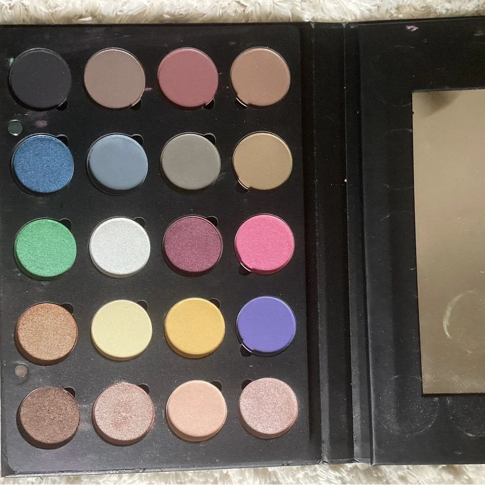 OFRA Eye Shadow Palette